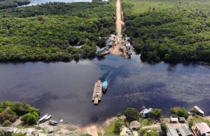 Ipaam libera canteiro de obras para ponte no “trecho do meio” da BR-319Estrutura vai viabilizar construção da ponte sobre o rio Igapó-Açu, onde travessia ainda é feita por balsa. Ipaam libera canteiro de obras para ponte no “trecho do meio” da BR-319