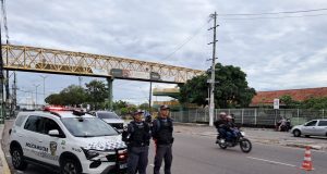 Polícia Militar do Amazonas prende mulher suspeita de agredir o próprio filho de um anoCriança foi encontrada desacordada, com hematomas e sangramento pelo nariz. Polícia Militar do Amazonas prende mulher suspeita de agredir o próprio filho de um ano