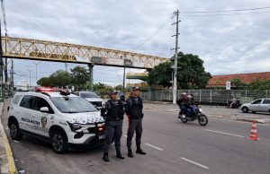 Polícia Militar do Amazonas prende mulher suspeita de agredir o próprio filho de um anoCriança foi encontrada desacordada, com hematomas e sangramento pelo nariz. Polícia Militar do Amazonas prende mulher suspeita de agredir o próprio filho de um ano
