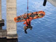 Militares do Corpo de Bombeiros simulam resgate de vítimas durante treinamento na ponte Phelippe Daou Militares do Corpo de Bombeiros simulam resgate de vítimas durante treinamento na ponte Phelippe Daou