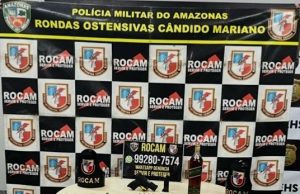 Polícia Militar do Amazonas prende suspeito de sequestrar médico e recupera objetos roubadosO homem, que possui antecedentes criminais por pelo menos três crimes, foi preso em um restaurante. Polícia Militar do Amazonas prende suspeito de sequestrar médico e recupera objetos roubados