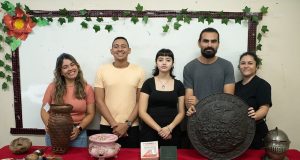 Roda de conversa leva acervos históricos para escola da rede estadual durante a 24ª Semana Nacional dos MuseusAtividade aproximou estudantes da história e dos museus de Manaus por meio de peças históricas e diálogo cultural . Roda de conversa leva acervos históricos para escola da rede estadual durante a 24ª Semana Nacional dos Museus