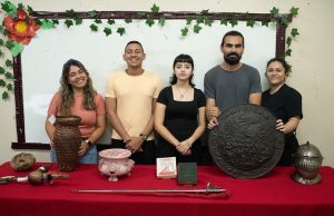 Roda de conversa leva acervos históricos para escola da rede estadual durante a 24ª Semana Nacional dos MuseusAtividade aproximou estudantes da história e dos museus de Manaus por meio de peças históricas e diálogo cultural . Roda de conversa leva acervos históricos para escola da rede estadual durante a 24ª Semana Nacional dos Museus
