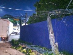 Detran-AM autua condutor de caminhão que colidiu contra poste de iluminação na zona leste da capital Detran-AM autua condutor de caminhão que colidiu contra poste de iluminação na zona leste da capital