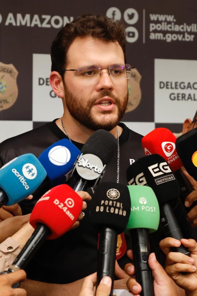 PC-AM prende homem por matar mototaxista que defendeu mulher durante briga de casal PC-AM prende homem por matar mototaxista que defendeu mulher durante briga de casal