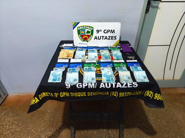 Em Autazes, Polícia Militar do Amazonas prende suspeito de agiotagem com cerca de R$ 10 mil e 11 cartões bancários Em Autazes, Polícia Militar do Amazonas prende suspeito de agiotagem com cerca de R$ 10 mil e 11 cartões bancários