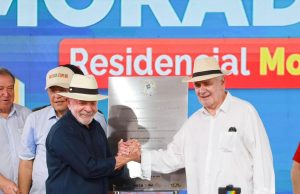 Vice-governador Serafim Corrêa acompanha entrega de moradias durante visita do presidente Lula a Manaus Vice-governador Serafim Corrêa acompanha entrega de moradias durante visita do presidente Lula a Manaus