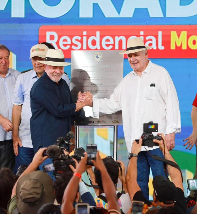 Vice-governador Serafim Corrêa acompanha entrega de moradias durante visita do presidente Lula a Manaus Vice-governador Serafim Corrêa acompanha entrega de moradias durante visita do presidente Lula a Manaus