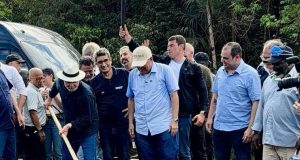 Ao lado do presidente Lula, governador Roberto Cidade defende pavimentação da BR-319 para integração e desenvolvimento da região NorteComitiva percorreu o Trecho Charles da BR-319, em Borba, via que pode ligar o Amazonas ao restante do país e que precisa ser recuperado. Ao lado do presidente Lula, governador Roberto Cidade defende pavimentação da BR-319 para integração e desenvolvimento da região Norte