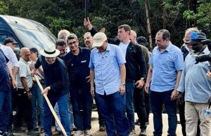 Ao lado do presidente Lula, governador Roberto Cidade defende pavimentação da BR-319 para integração e desenvolvimento da região NorteComitiva percorreu o Trecho Charles da BR-319, em Borba, via que pode ligar o Amazonas ao restante do país e que precisa ser recuperado. Ao lado do presidente Lula, governador Roberto Cidade defende pavimentação da BR-319 para integração e desenvolvimento da região Norte