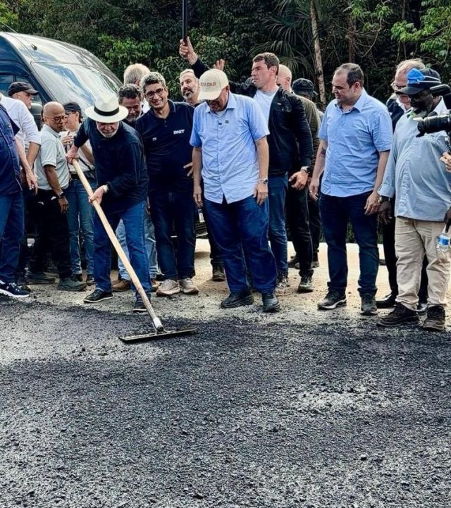 Ao lado do presidente Lula, governador Roberto Cidade defende pavimentação da BR-319 para integração e desenvolvimento da região Norte Ao lado do presidente Lula, governador Roberto Cidade defende pavimentação da BR-319 para integração e desenvolvimento da região Norte