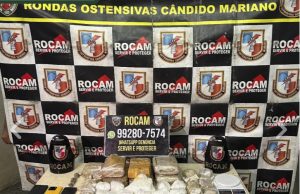 PMAM prende dupla com drogas, R$ 6,5 mil em espécie e balanças de precisão na zona norte de ManausSuspeitos confessaram que armazenavam entorpecentes em apartamento e escondiam dinheiro do tráfico em distribuidora de bebidas. PMAM prende dupla com drogas, R$ 6,5 mil em espécie e balanças de precisão na zona norte de Manaus