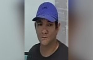 PC-AM divulga imagem de homem procurado por furtar farmácia no bairro CoroadoAs denúncias podem ser feitas pelos números (92) 98558-1111, do 11º DIP; 197 ou (92) 3667-7575, da PC-AM; ou 181, da SSP-AM. PC-AM divulga imagem de homem procurado por furtar farmácia no bairro Coroado