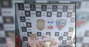 Polícia Militar do Amazonas prende duas funcionárias após confissão de furto em bar e restaurante na zona centro-sulCarnes, laticínios, ovos e outros produtos alimentícios foram recuperados durante a ação. Polícia Militar do Amazonas prende duas funcionárias após confissão de furto em bar e restaurante na zona centro-sul