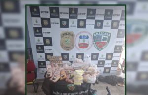 Polícia Militar do Amazonas prende duas funcionárias após confissão de furto em bar e restaurante na zona centro-sulCarnes, laticínios, ovos e outros produtos alimentícios foram recuperados durante a ação. Polícia Militar do Amazonas prende duas funcionárias após confissão de furto em bar e restaurante na zona centro-sul