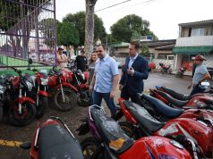 Governador Roberto Cidade participa de devolução de motocicletas recuperadas em operações no interior Governador Roberto Cidade participa de devolução de motocicletas recuperadas em operações no interior