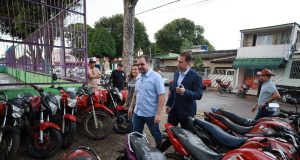 Governador Roberto Cidade participa de devolução de motocicletas recuperadas em operações no interiorAo todo, 47 motocicletas foram devolvidas aos seus respectivos donos. Governador Roberto Cidade participa de devolução de motocicletas recuperadas em operações no interior