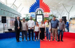 Festival de Parintins 2026: Cultura e economia criativa transformam Aeroporto Internacional de Manaus em extensão do FestivalArte e empreendedorismo fortalecem experiência turística no Aeroporto de Manaus durante a temporada bovina. Festival de Parintins 2026: Cultura e economia criativa transformam Aeroporto Internacional de Manaus em extensão do Festival