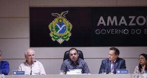 Governador Roberto Cidade anuncia antecipação da primeira parcela do 13º salário para 23 e 24 de julhoMedida injetará cerca de R$ 1,4 bilhão na economia estadual com a antecipação e pagamento da folha de julho. Governador Roberto Cidade anuncia antecipação da primeira parcela do 13º salário para 23 e 24 de julho