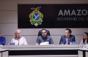 Governador Roberto Cidade anuncia antecipação da primeira parcela do 13º salário para 23 e 24 de julho Governador Roberto Cidade anuncia antecipação da primeira parcela do 13º salário para 23 e 24 de julho