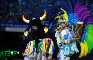 Festival de Parintins 2026: Boi Caprichoso encerra apresentações destacando cultura, memória e tradições da Região NorteNa última noite, bumbá azul apresentou o tema “O Brinquedo da resistência canta: Norte Brasil – Chão de Bravos", reunindo lendas, figuras tradicionais, ritual indígena e o Auto do Boi. Festival de Parintins 2026: Boi Caprichoso encerra apresentações destacando cultura, memória e tradições da Região Norte