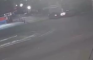 Duas pessoas morrem em acidente envolvendo viatura da Rocam na Zona Leste de Manaus; vídeo mostra colisãoImagens de câmeras de segurança registraram o momento do impacto na Avenida Autaz Mirim; Polícia Militar abriu investigação interna sobre o caso. Duas pessoas morrem em acidente envolvendo viatura da Rocam na Zona Leste de Manaus; vídeo mostra colisão