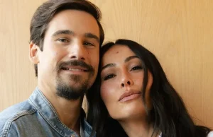 Casal Sabrina Sato e Nicolas Prattes anuncia sexo do primeiro filho juntos; veja o vídeoCasal celebrou a chegada do primeiro filho juntos em evento íntimo com familiares e participação especial da filha de Sabrina, Zoe. Casal Sabrina Sato e Nicolas Prattes anuncia sexo do primeiro filho juntos