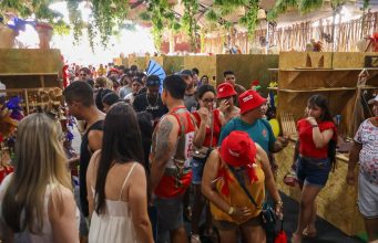 Mostra de Artesanato e Economia Solidária bate recorde histórico e movimenta R$ 2,85 milhões durante o Festival de Parintins Mostra de Artesanato e Economia Solidária bate recorde histórico e movimenta R$ 2,85 milhões durante o Festival de Parintins