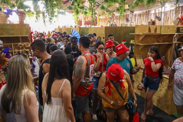 Mostra de Artesanato e Economia Solidária bate recorde histórico e movimenta R$ 2,85 milhões durante o Festival de Parintins Mostra de Artesanato e Economia Solidária bate recorde histórico e movimenta R$ 2,85 milhões durante o Festival de Parintins