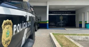 Homem é preso em Manaus suspeito de vender o mesmo carro para dezenas de vítimas e causar prejuízo de R$ 1 milhão Homem é preso em Manaus suspeito de vender o mesmo carro para dezenas de vítimas e causar prejuízo de R$ 1 milhão