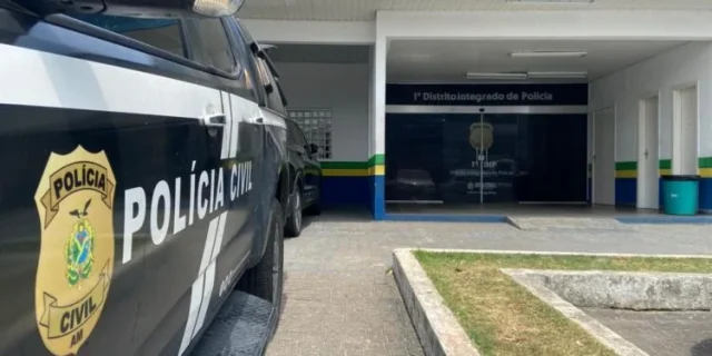 Homem é preso em Manaus suspeito de vender o mesmo carro para dezenas de vítimas e causar prejuízo de R$ 1 milhão Homem é preso em Manaus suspeito de vender o mesmo carro para dezenas de vítimas e causar prejuízo de R$ 1 milhão