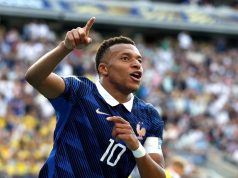 Com dois gols de Mbappé, França despacha Suécia e avança às oitavas Com dois gols de Mbappé, França despacha Suécia e avança às oitavas