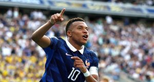 Com dois gols de Mbappé, França despacha Suécia e avança às oitavasAtacante desponta como o que mais fez gols em jogos mata-mata. Com dois gols de Mbappé, França despacha Suécia e avança às oitavas