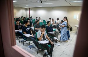 Com mais de 4,4 mil vagas, UEA lança editais do Vestibular e SIS e anuncia curso inédito de Medicina Veterinária em Presidente FigueiredoDo total de vagas, 2.648 são destinadas ao SIS e 1.764 ao Vestibular. Com mais de 4,4 mil vagas, UEA lança editais do Vestibular e SIS e anuncia curso inédito de Medicina Veterinária em Presidente Figueiredo