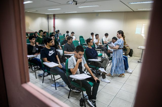 Com mais de 4,4 mil vagas, UEA lança editais do Vestibular e SIS e anuncia curso inédito de Medicina Veterinária em Presidente Figueiredo Com mais de 4,4 mil vagas, UEA lança editais do Vestibular e SIS e anuncia curso inédito de Medicina Veterinária em Presidente Figueiredo