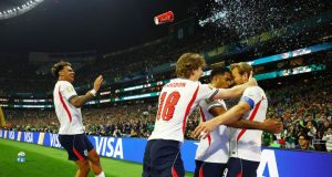 Com um a menos, Inglaterra derruba México no Azteca e segue na CopaCampeões de 1966 vão encarar a Noruega, algoz brasileira, nas quartas. Com um a menos, Inglaterra derruba México no Azteca e segue na Copa