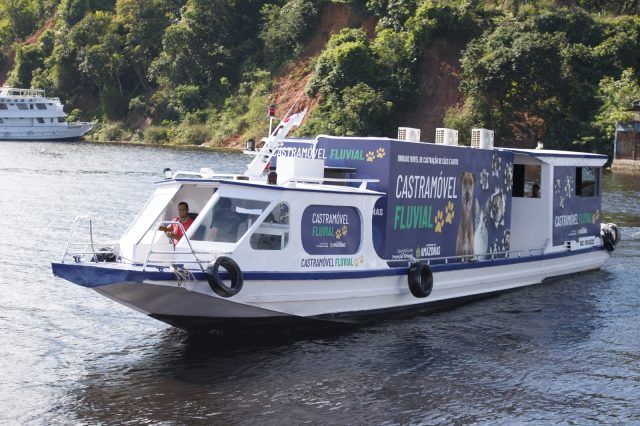 Amazonas recebe primeiro Castramóvel Fluvial do mundo para atendimento veterinário em comunidades ribeirinhas Amazonas recebe primeiro Castramóvel Fluvial do mundo para atendimento veterinário em comunidades ribeirinhas