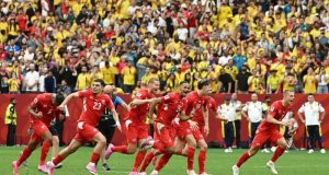 Suíça bate Colômbia nos pênaltis e avança às quartas após 72 anosSeleção europeia enfrentará a Argentina no sábado, às 22h, nos EUA. Suíça bate Colômbia nos pênaltis e avança às quartas após 72 anos